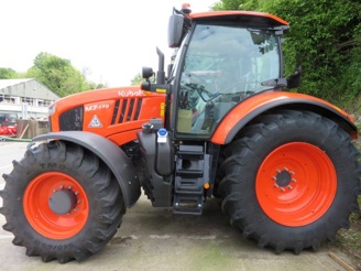 Kubota M7173 Tractor